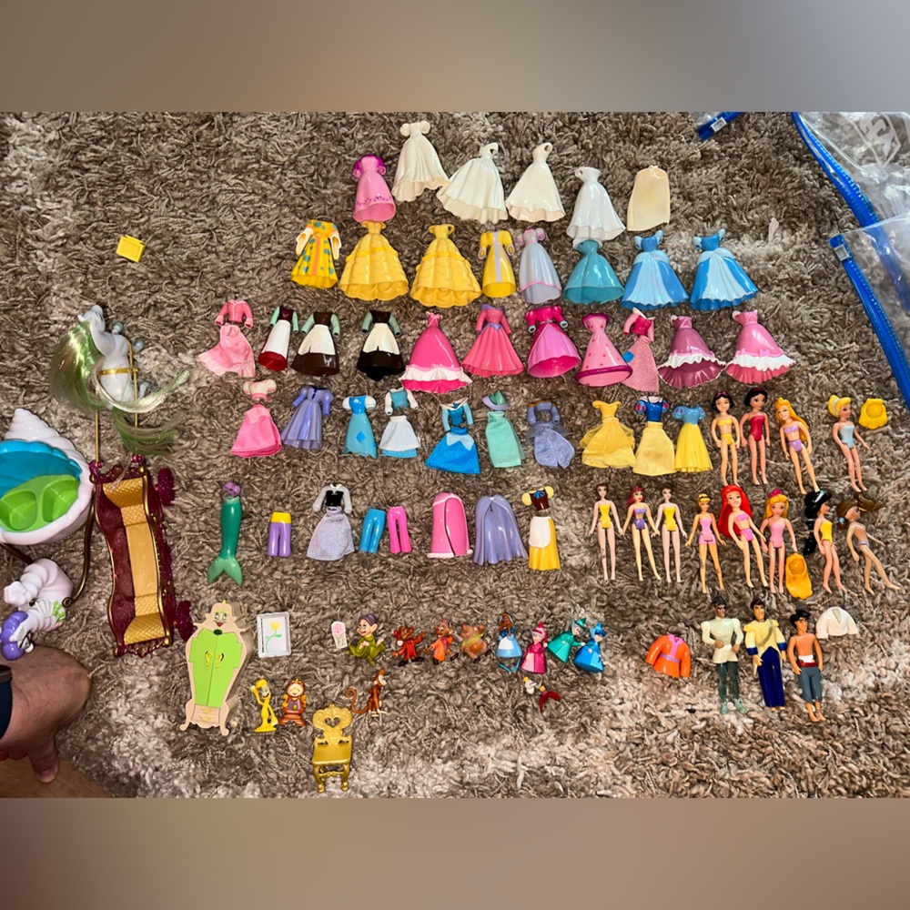 Vintage Disney poly pockets approx 170 pieces